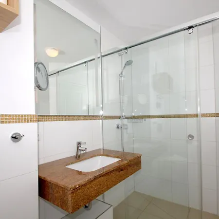 Strandnahe Mit Balkon, Gratis Nutzung Vom Ahoi Erlebnisbad Und Sauna In Sellin - Rex Rugia 30-8 *